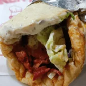 Bismillah Kebabish es el mejor restaurante halal de kebab en Barcelona según los comensales.